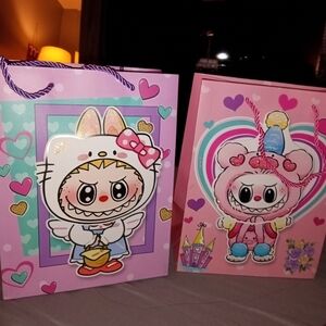 SET OF TWO 3D GIFT BAGS THE HANDLES ARE SATIN CORD WILL FIT MANY ITEMS 8X10